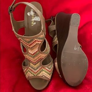 Multi colored Wedges Size 8